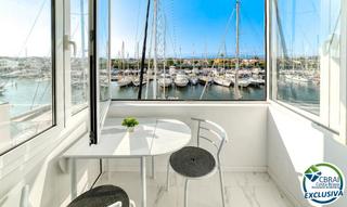 Studio  Carrer port grec. Estudio reformado con vista al canal en port grec, empuriabrava