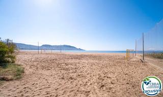 Apartament  Carrer de bernat metge. Apartamento reformado a 30 m de la playa en salatà, roses