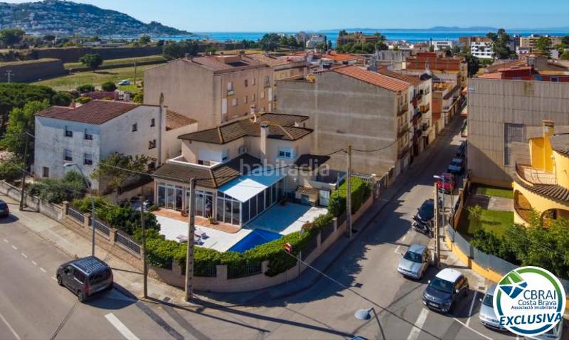 Foto 01a2c567-14ff-441e-8000-f6eccfd760f1. Xalet amb xemeneia calefacció aparcament piscina a Roses