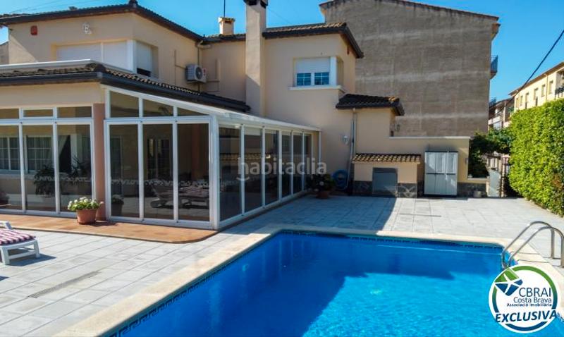 Foto 1445b264-a218-4ded-a214-779d8ef1f20b. Xalet amb xemeneia calefacció aparcament piscina a Roses