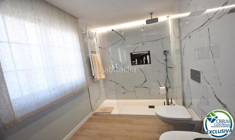 Foto 2f1876f5-cbdb-49ed-9a50-a15059ff1516. Xalet amb xemeneia calefacció aparcament piscina a Roses