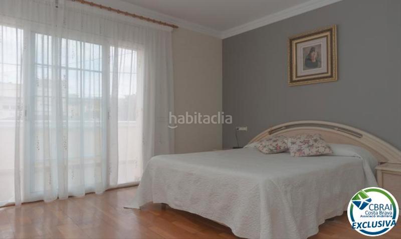 Foto aed82481-be02-419c-b17c-51c69e2819bc. Xalet amb xemeneia calefacció aparcament piscina a Roses