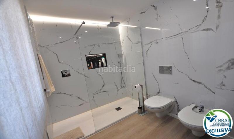 Foto bf376efc-2686-44be-80ac-4cb0c1d10bcd. Xalet amb xemeneia calefacció aparcament piscina a Roses