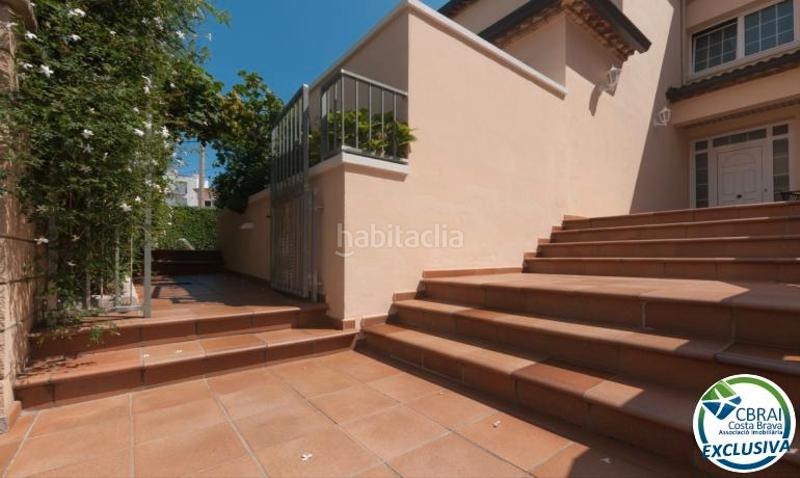 Foto db146cff-c808-4ae9-9d58-8a90a458f4a0. Xalet amb xemeneia calefacció aparcament piscina a Roses