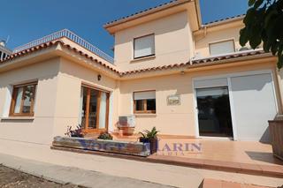 Maison jumelée  Carrer de pere iii. Exclusiva casa pareada con jardín privado, porche y vistas despe