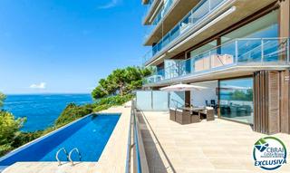 Apartament  Carretera canyelles. Apartamento con licencia turística en primera línea de mar en ca