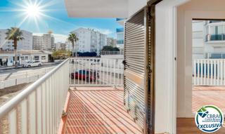 Apartamento  Avinguda de la gola de l'estany. Apartamento reformado a 100m del mar
