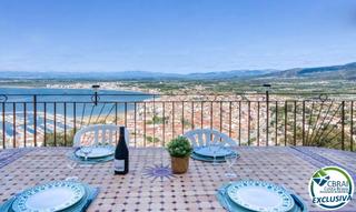 Chalet  Carrer ramon llull. Villa mediterránea con impresionantes vistas al mar en roses