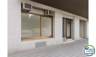 Local commercial  Avinguda de salvador dalí i domènech. Local comercial céntrico con posibilidad de vivienda en figueres