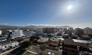 Studio  Carrer cap ponent. Estudio con vista al mar, piscina comunitaria y jardín en santa