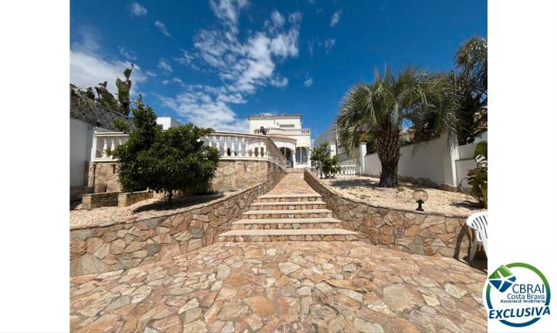 Foto bdc3ca16-e4c9-474d-82dd-3b685febc872. Chalet con riscaldamento parcheggio piscina in Francolí - Freser - Noguera Empuriabrava