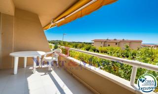 Estudio  Carrer assutzena. Apartamento en primera línea de mar en griells, l’estartit
