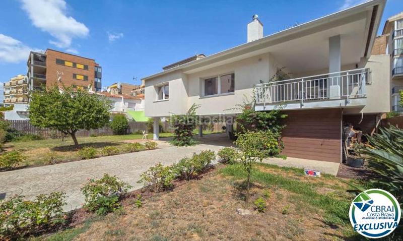 Foto f74c1b75-1d7a-43ff-a2e7-8a4cd0d7beb2. Doppelhaus mit heizung parking in Santa Margarida Roses