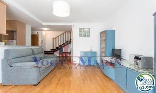 Appartement  Carrer viena. Dúplex con estudio y terraza de 120m² en mas oliva, roses