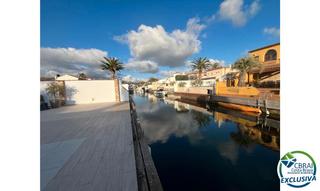 Xalet  Carrer falconera. Casa cerca del mar con piscina y amarre 12.25m x 3m en empuriabr