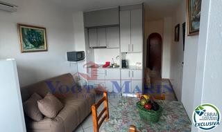 Estudi  Carrer moxo. Estudio cabina reformado con vistas al mar en empuriabrava