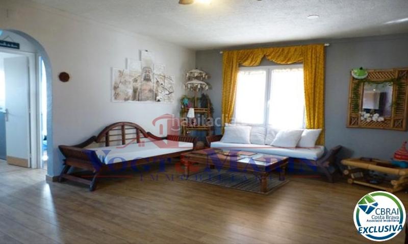 Foto 0300b422-cdd9-452c-b58c-a081e0025d66. Apartament amb xemeneia calefacció aparcament a Carmençó Empuriabrava