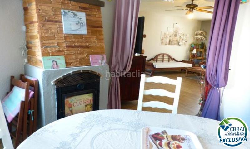 Foto 2f3802f9-7f3d-44db-adc9-e15aa2edfb21. Apartament amb xemeneia calefacció aparcament a Carmençó Empuriabrava