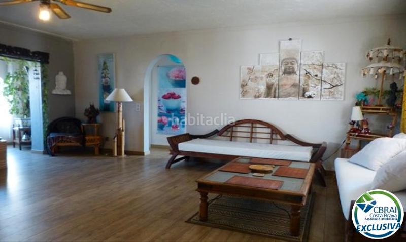 Foto 8a3edf79-6da7-43e1-bff7-0a49391c4681. Apartament amb xemeneia calefacció aparcament a Carmençó Empuriabrava