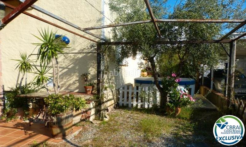 Foto c1d5c5e8-4920-45d1-9f4c-1b0cbd0acd33. Apartament amb xemeneia calefacció aparcament a Carmençó Empuriabrava