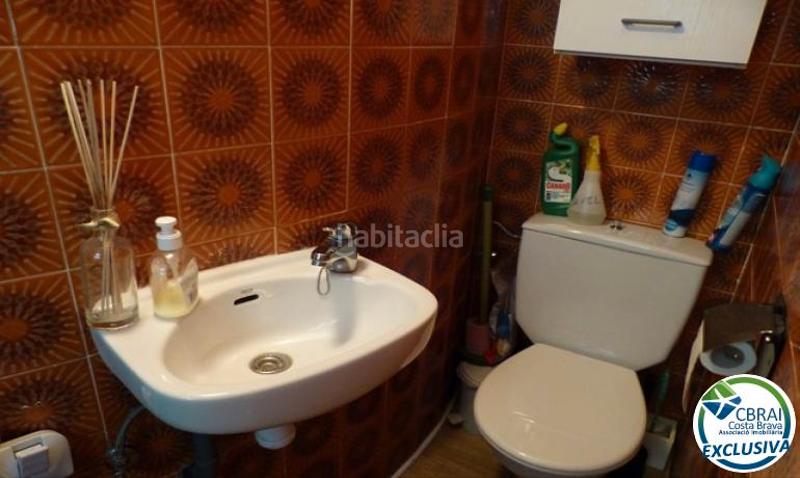 Foto d1a6d03b-1e24-409e-84dc-e2348f7c32bf. Apartament amb xemeneia calefacció aparcament a Carmençó Empuriabrava