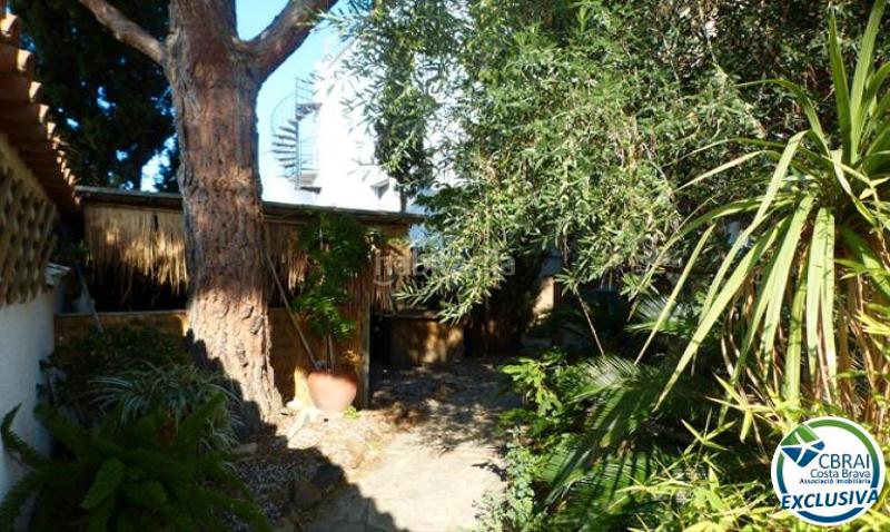 Foto f0edd30b-7d12-4496-b7b6-61f4cdbc01b2. Apartament amb xemeneia calefacció aparcament a Carmençó Empuriabrava