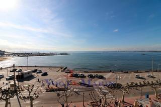 Ático  Plaça sant pere. Ático reformado con terraza, vistas al mar y ubicación inmejorab
