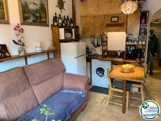 Appartement  Carrer muga-delta. Apartamento a pocos pasos de la playa y del centro de la ciudad