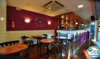 Local commercial  Ronda sud. Bar-cafetería en la zona de los cines en figueres