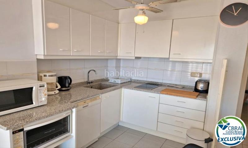 Foto c9a6ab68-181d-4d5f-9eda-8f1d06de1a30. Apartamento  con licencia turística a 360m del mar en Roses