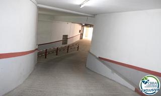 Car parking in Carrer del Puig Rom