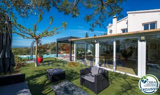 Chalet  Carrer de francesc pujol. Magnífica villa reformada rodeada de naturaleza