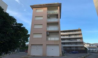Apartment  Carrer de joanot martorell. Apartamento con vista al mar en segunda línea de playa.