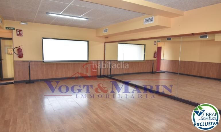 Foto d381fd24-c554-4b13-8963-e38a50f045f4. Local comercial amb calefacció a Nord Roses