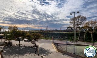 Appartement  Carrer poblat tipic-edifici nausica. Apartamento en primera línea de mar en empuriabrava