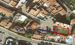 Terreno residencial  Carrer del pedraforca. Parcela edificable de 322 metros cuadrados en mas mates, roses