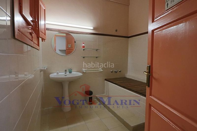 Foto 46d2ff95-ffa4-4620-9a90-377e5c582659. Casa adossada amb calefacció aparcament a Centre Figueres