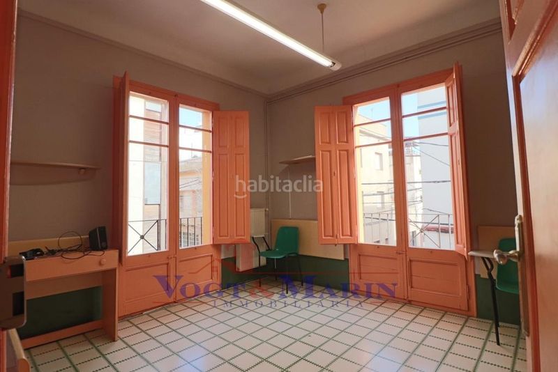 Foto 4f4e34ae-0d51-443e-bb3b-f13b9109c750. Casa adossada amb calefacció aparcament a Centre Figueres