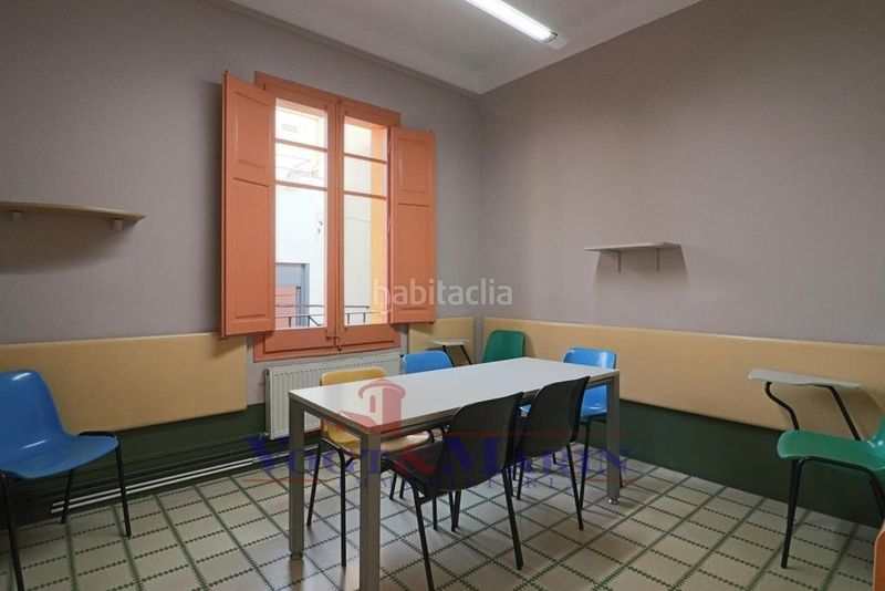 Foto a9093ada-9292-4129-ac30-97f6d24f99e9. Casa adossada amb calefacció aparcament a Centre Figueres