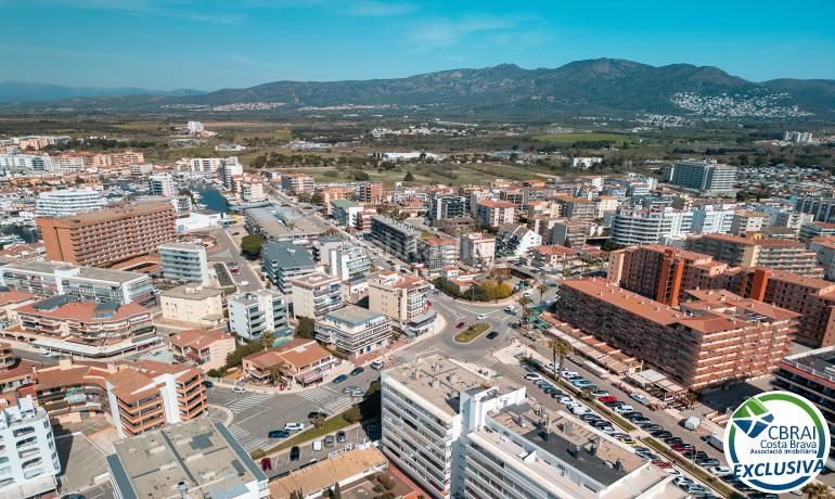 Foto 53b0b130-f504-43fd-a648-cce0ce816bf8. Apartament amb aparcament a Santa Margarida Roses