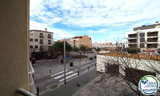 Apartamento  Carrer de la riera ginjolers. Apartamento luminoso a 250m del mar en el centro de roses