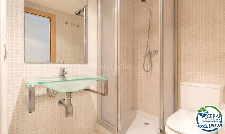 Foto 3a1cb4e8-c3fd-467b-8b49-e46ec2ca1480. Apartament amb calefacció aparcament a Centre Roses