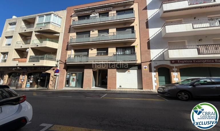 Foto 4ad76c96-a898-4054-81f2-7cc066c21bf3. Apartament amb calefacció aparcament a Centre Roses