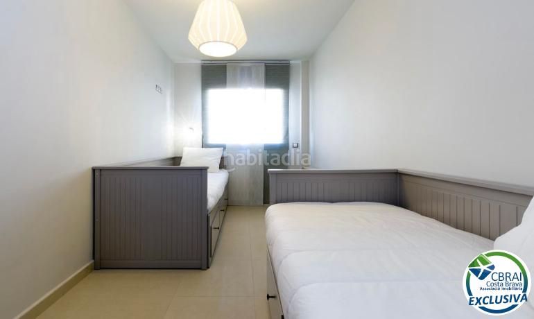 Foto b8716920-99d4-42f5-907c-3f12136428b6. Apartament amb calefacció aparcament a Centre Roses