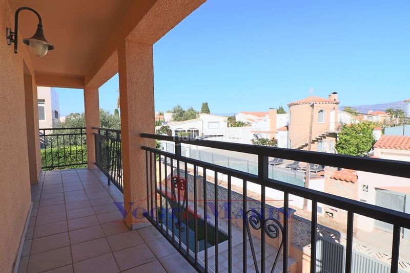 Foto 04ff1b92-98fc-436d-b592-ae05e06da0dc. Casa amb calefacció aparcament piscina a Requesens Empuriabrava