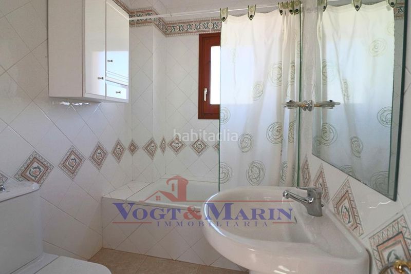 Foto 437c2ad8-6221-4b25-8992-f7ca4448cf78. Casa amb calefacció aparcament piscina a Requesens Empuriabrava