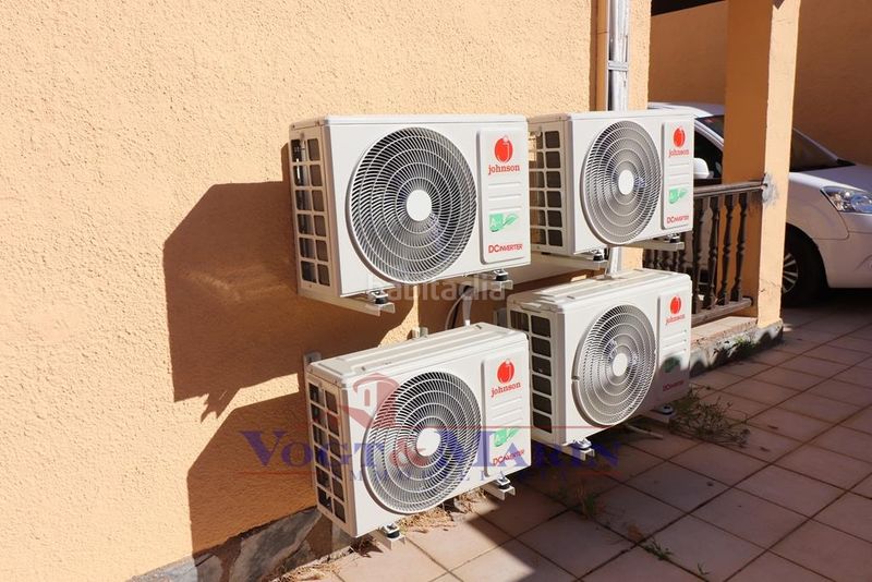 Foto 896f7c85-8dc7-4f70-abad-9e4575710bce. Casa amb calefacció aparcament piscina a Requesens Empuriabrava