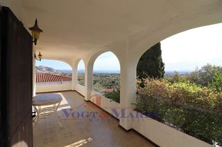 Casa  Carrer màlaga. Casa con piscina y vista al mar en mas fumats, roses