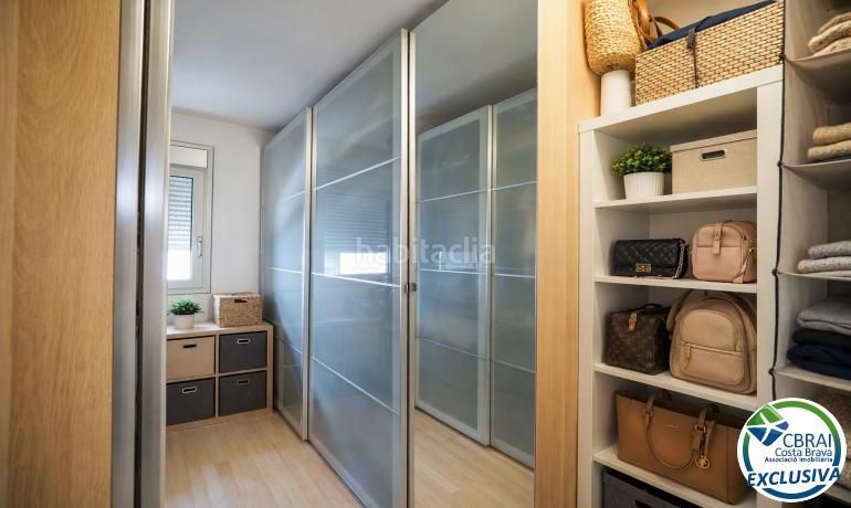 Foto 3d6e1d22-1826-4a6b-a81f-0f790ba86e06. Àtic amb calefacció aparcament a Centre Roses