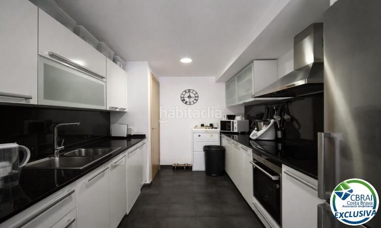 Foto 5075415a-8ecf-4b9d-ad25-0b3510e48bf5. Àtic amb calefacció aparcament a Centre Roses